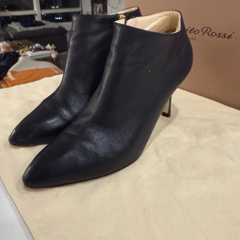 Sergio Rossi Black Leather Ankle Booties with Pointed Toe size 35